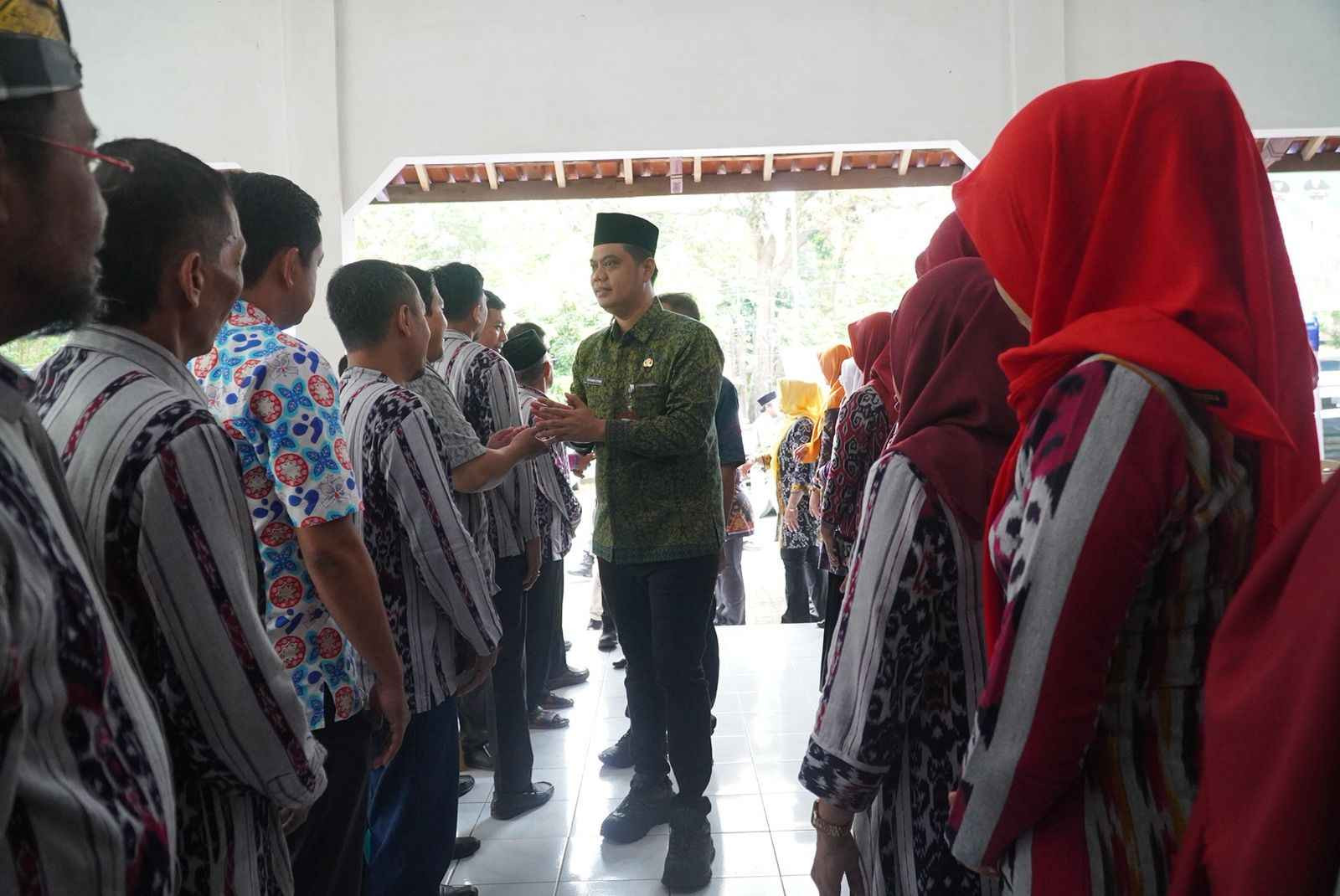 Kembang Diplot Jadi Percontohan Tepi Jalan Desa Ditanami Pohon Produktif