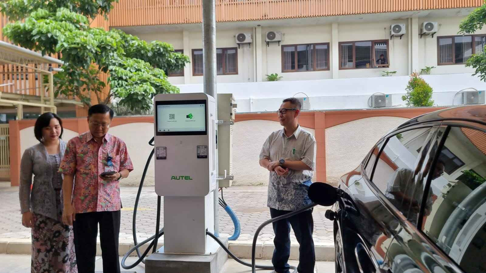Dukung Transisi Energi Hijau di Tengah Kenaikan Harga BBM, RS Mardi Rahayu Kudus Resmikan SPKLU