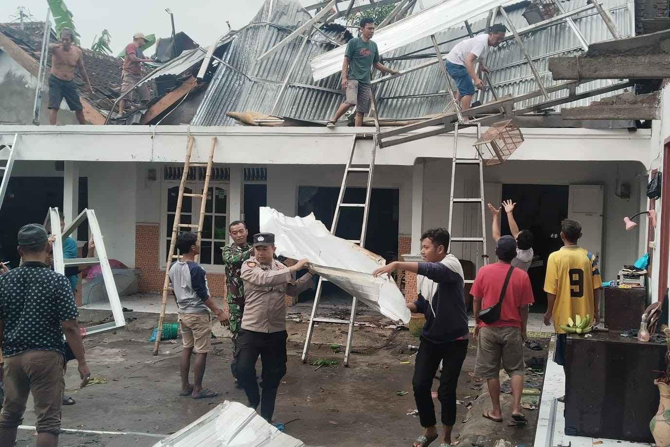Sejumlah Rumah Warga Desa Jamus Rusak Diterjang Angin Puting Beliung
