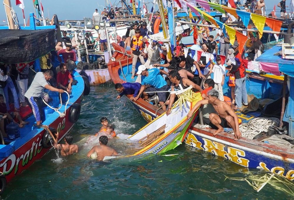 Pesta Lomban Larung Kepala Kerbau di Jepara Jadi Magnet Wisatawan Mancanegara