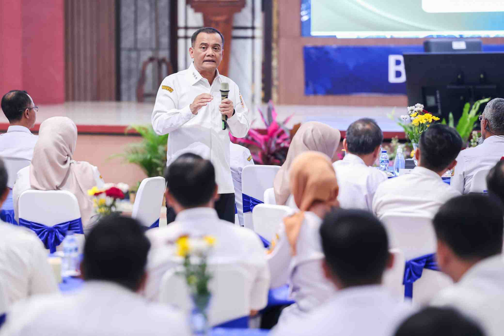 Ahmad Luthfi Minta ASN Tak Kerja Administratif Saja, Tapi Jadi Problem Solver