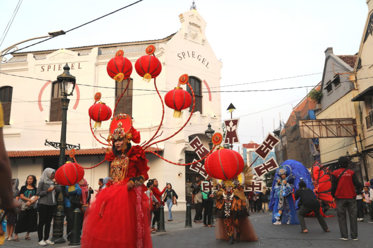 Noni-Noni Belanda Keliling Kota Lama Semarang, Ada Apa?