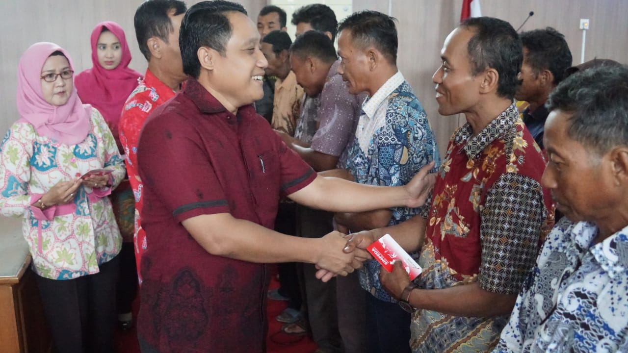 Wabup Pati Safin Serahkan Bantuan Korban Bencana