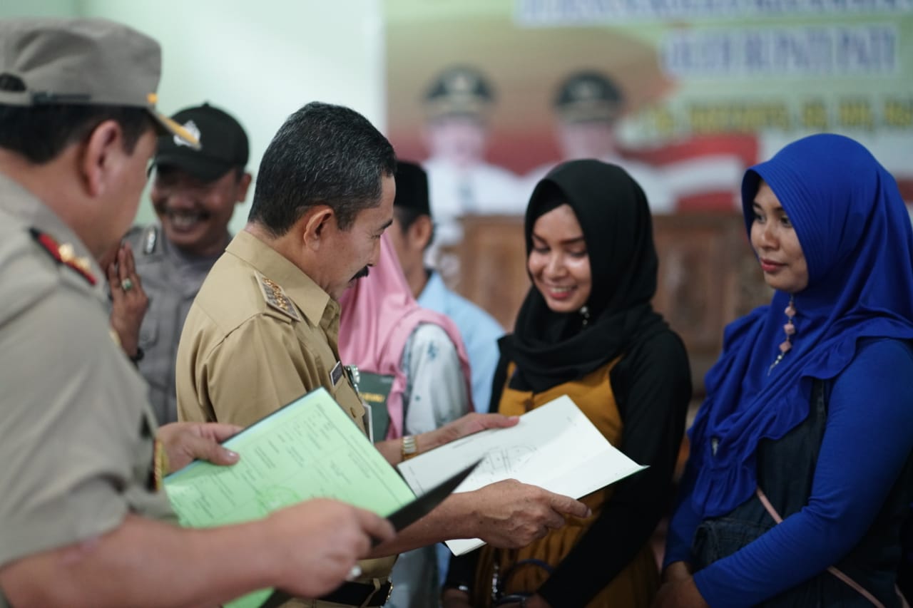 Ribuan Warga Terima Sertifikat Tanah Program PTSL