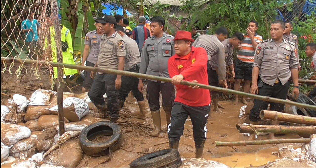 Tanggul Jebol, Ratusan Warga Pati Terdampak Banjir