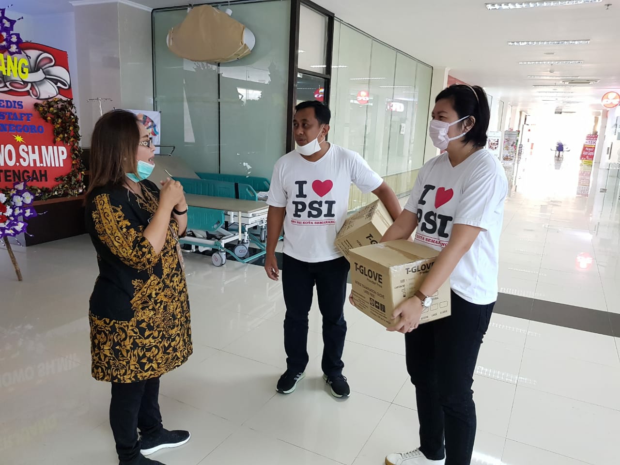 PSI Sumbang 1.000 Pasang Sarung Tangan untuk Tim Medis RSUD KMRT Wongsonegoro, Donasikan Gaji untuk Beli APD