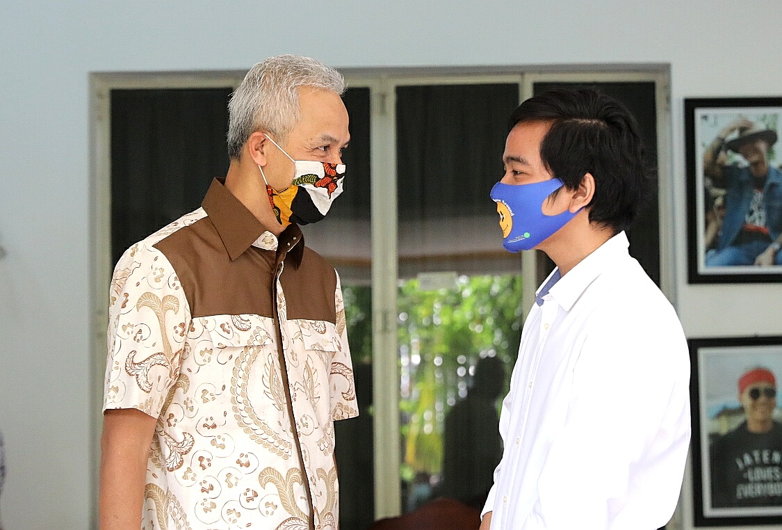 Gibran Terima Pesan Rahasia dari Ganjar saat Serahkan Bantuan APD, Kisi-kisi Menjadi Walikota?