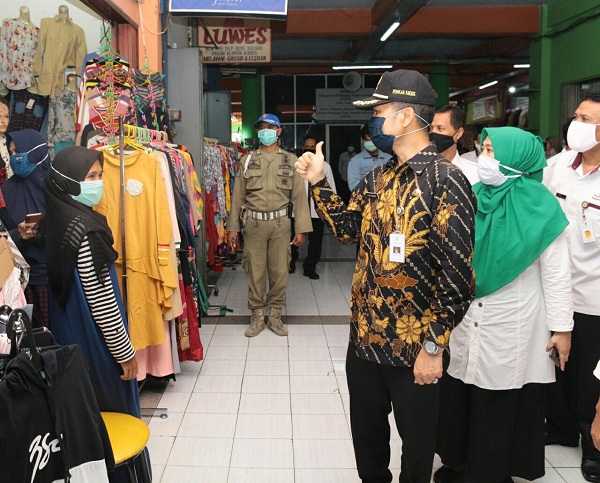 Tak Terapkan Jaga Jarak, Plt. Bupati Kudus Ancam Tutup Pasar