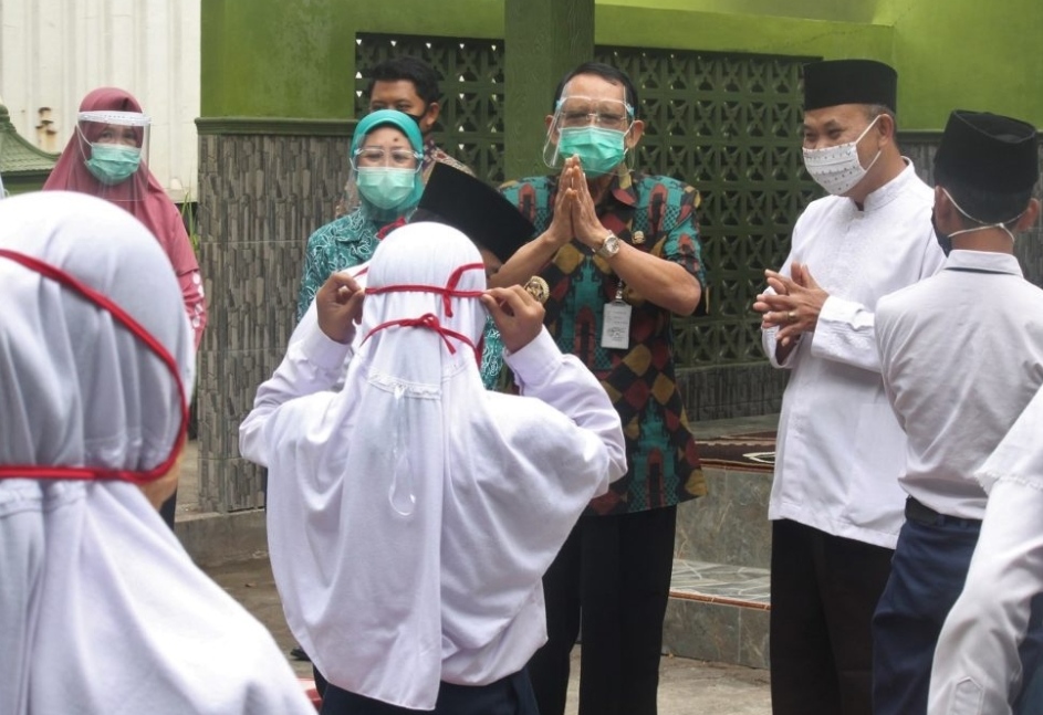 Tingkatkan Imun Cegah Covid-19, 16 Ribu Santri Dapat Vitamin