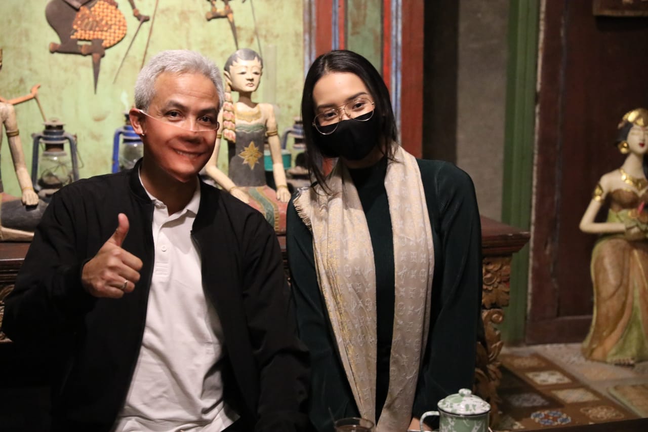 Ketika Gubernur Nongkrong di Angkringan Bareng Anya Geraldine, Putra Presiden ini pun Nimbrung