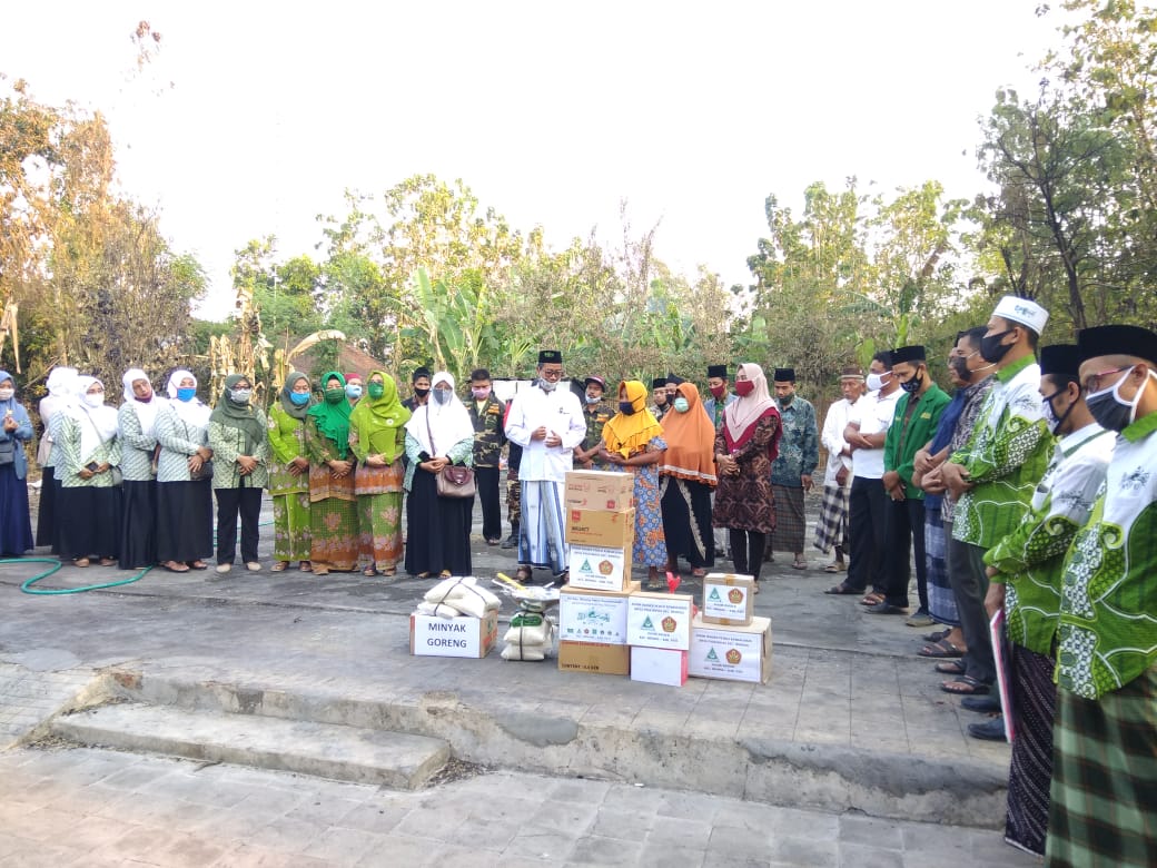 Laziznu Winong Serahkan Bantuan untuk Korban Kebakaran Rumah