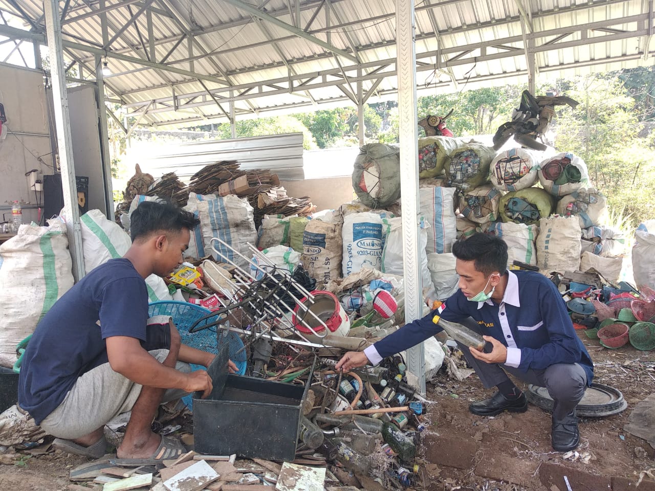 Manfaatkan Bank Sampah, Hampir Separuh Limbah Rumah Tangga Desa Sukobubuk Tertangani