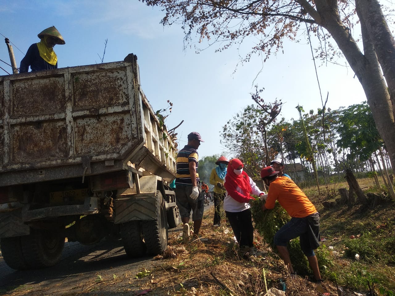 Desa Sembaturagung Maksimalkan Padat Karya untuk Tangani Sampah Sungai