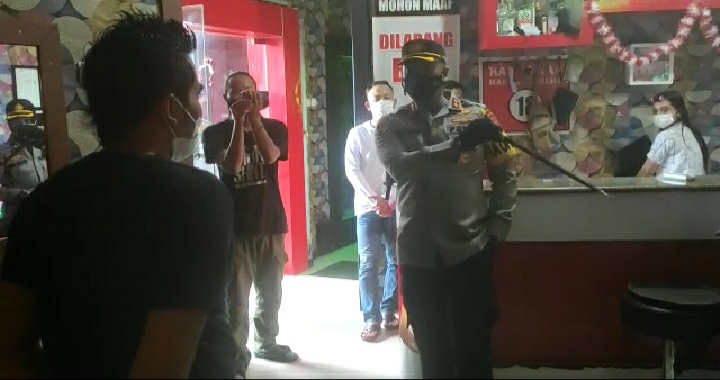 Nekat Buka saat PPKM Karaoke Bandel Dirazia