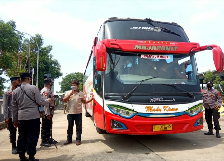 Batal Mudik, Puluhan Kendaraan Putar Balik ke Jatim
