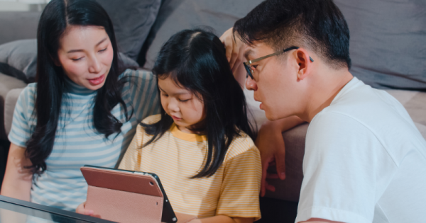 Pentingnya Literasi Digital Bagi Orang Tua dan Anak