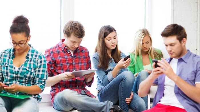 Menjadi Warga Digital Cerdas dengan Memanfaatkan Perangkat Digital Secara Tepat