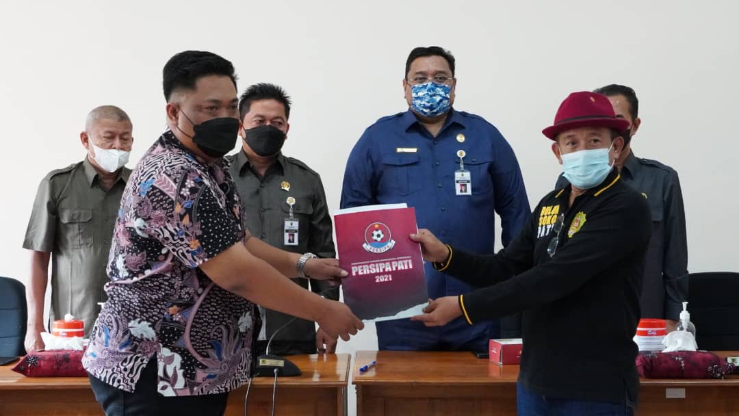 Wakil DPRD Pati Turut Andil Bantu Keuangan Persipa Pati 
