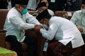 Momen Sejuk Muktamar, KH Yahya Staquf dan KH Said Aqil Siroj Berangkulan