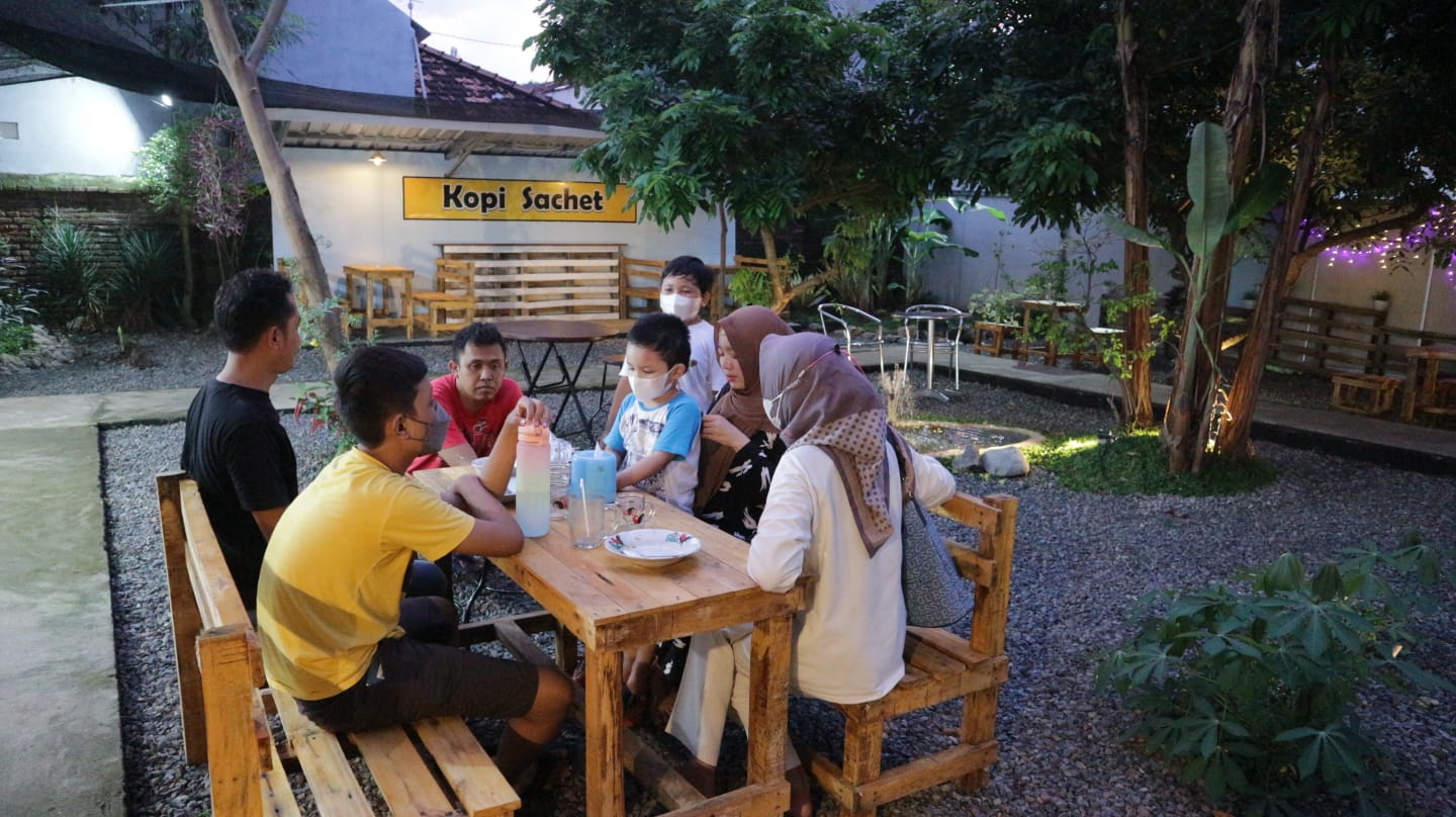 Nikmati Kedai Suasana Desa di Tengah Kota