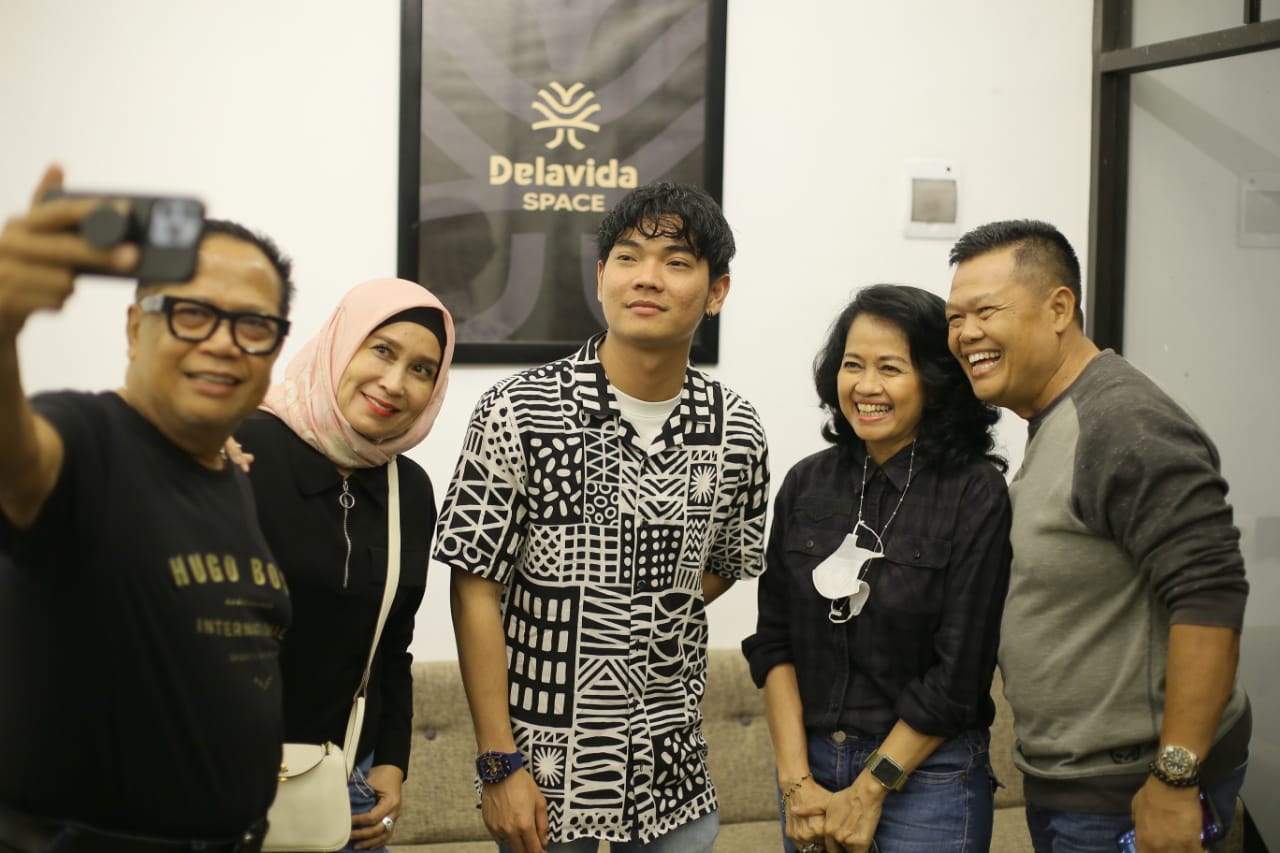 Delavida Space Jadi Perbincangan Hangat, Crazy Rich Basrizal Koto Antar Keluarga Ketemu Tri Suaka