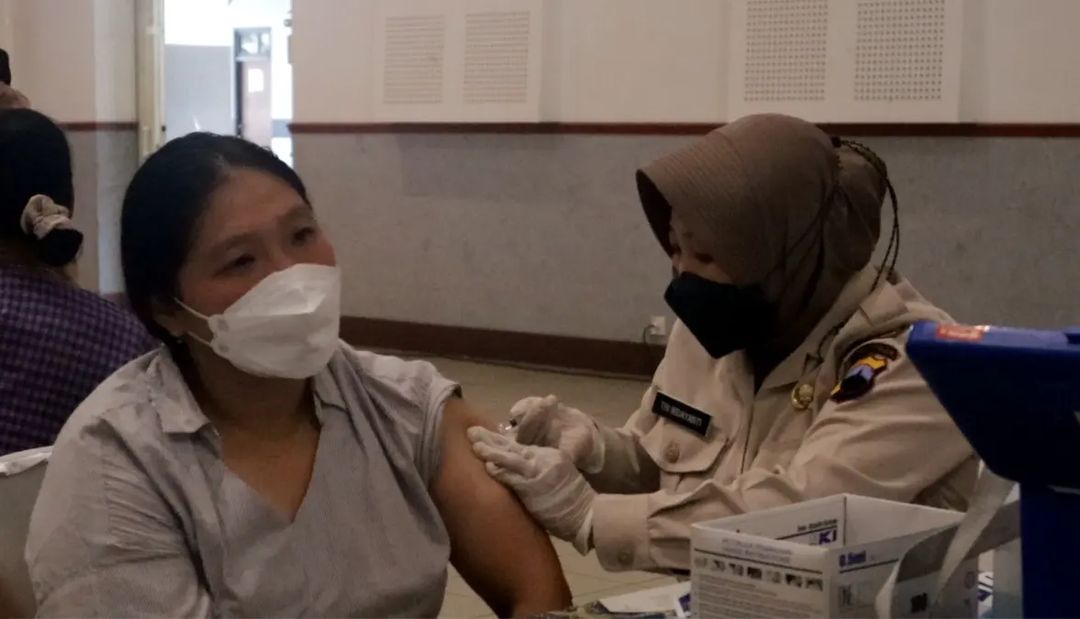 Disambut Antusias, Polres Magelang Gelar Vaksinasi Door to Door