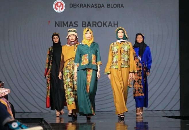 Kreasi Batik Blora Ditampilkan di Ajang Fashion Show MUFFEST 2022, Ainia Salichah Ajak Anak Muda Enjoy Kenakan Batik