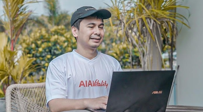 Pintar Mengelola Uang Ala Stand Up Komedian Raditya Dika