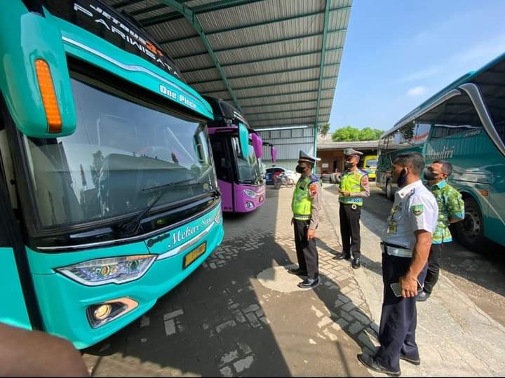 Jelang Lebaran, Satlantas Polres Blora Bersama Dinas Perhubungan Cek Kelaikan Bus