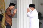 Presiden Jokowi Ajak Menhan Prabowo Santap Opor