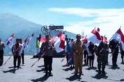 Mantan Napiter hingga Siswa Asal Papua Kibarkan Bendera Merah Putih di Lereng Gunung Merapi