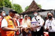 Pj Bupati dan Ketua PMI Kunjungi Korban Kebakaran di Kayen 