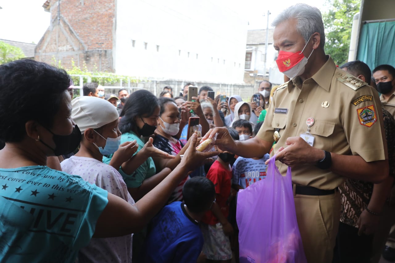 Ganjar Salurkan Bantuan Industri Kecil Menengah Guna Kendalikan Inflasi