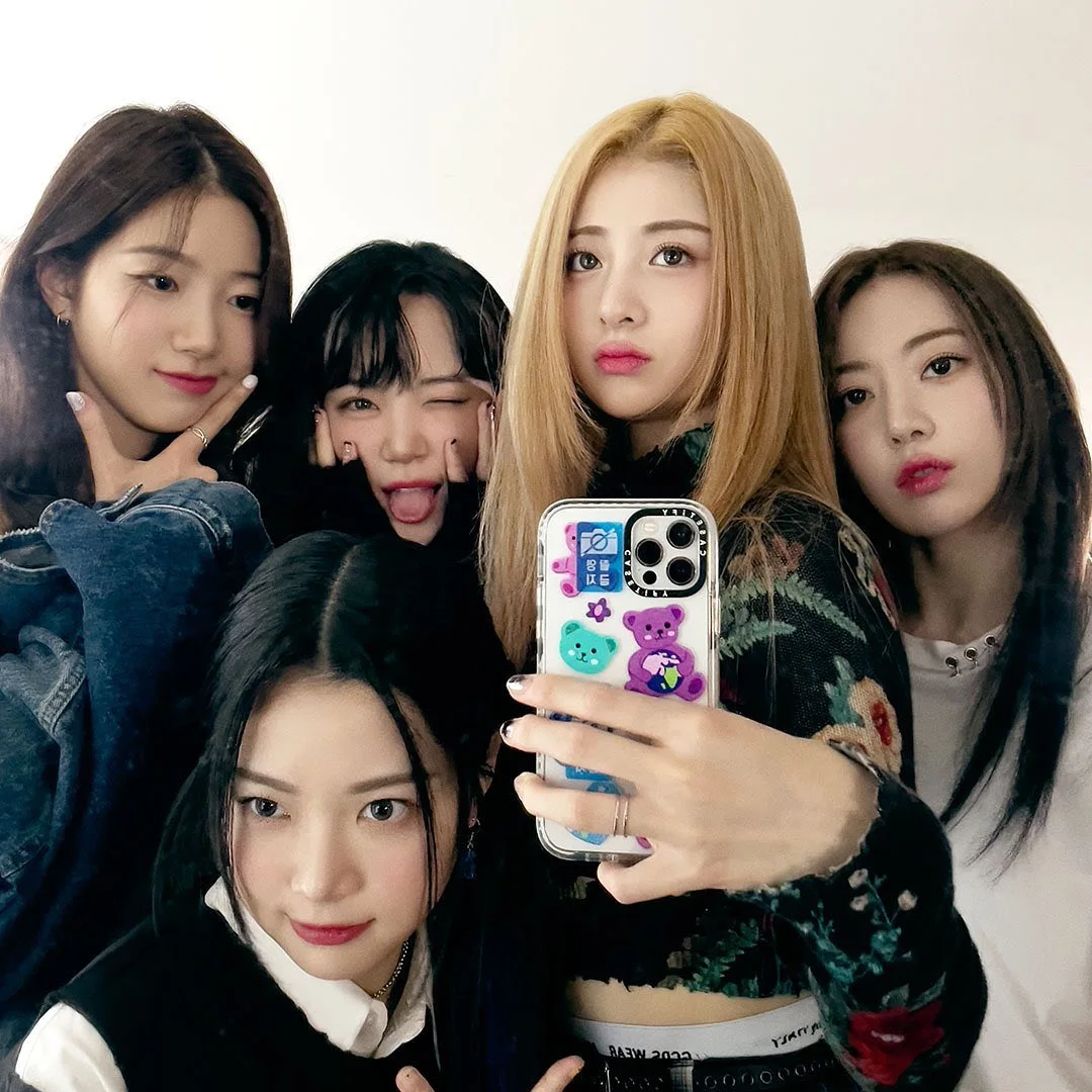 LE SSERAFIM Siap Tampil, Setelah Istirahat Singkat Akibat Kecelakaan Ringan