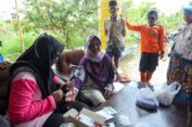 Banjir Cilacap Mulai Surut, Warga Manfaatkan untuk Berobat