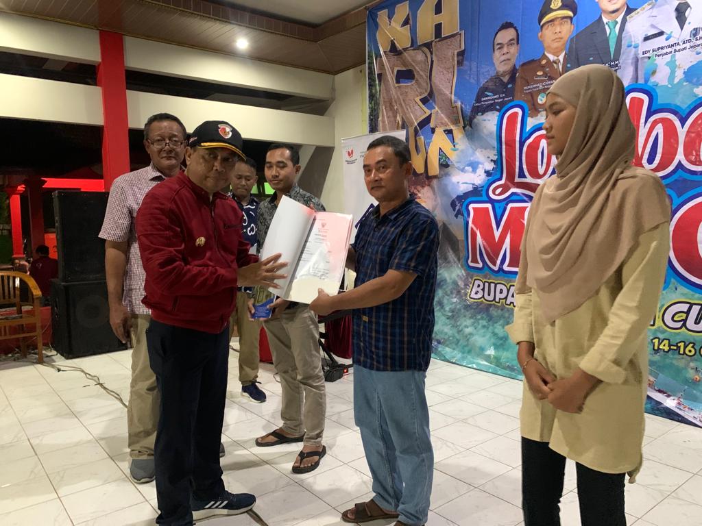 Jemput Bola Disdukcapil di Karimunjawa Berhasil Terbitkan Ratusan KIA, Akta Kelahiran dan Belasan Akta Kematian