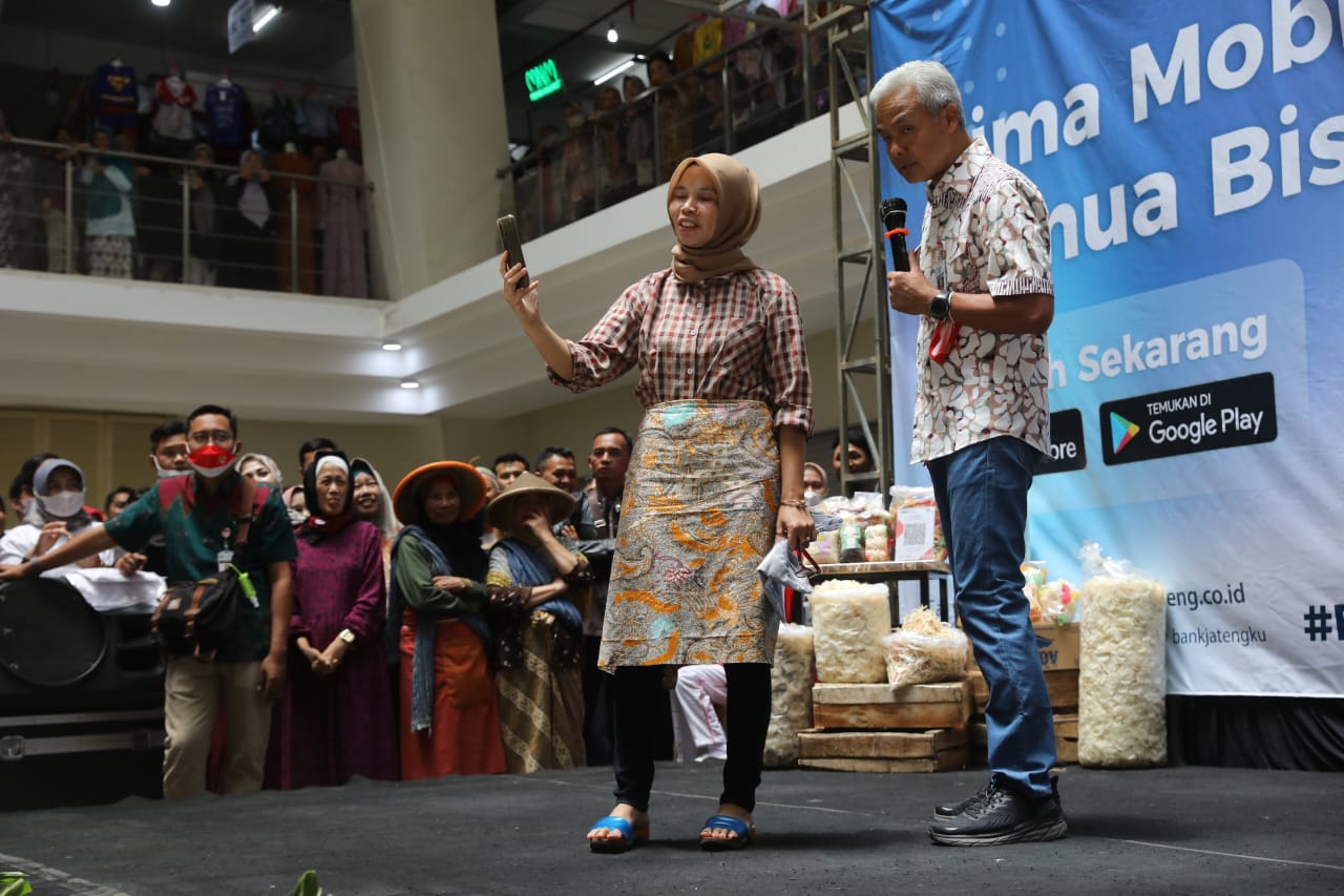 Ganjar Luncurkan Kredit Gerakan Pemuda dan Bima Mobile Bank Jateng untuk Mudahkan Masyarakat