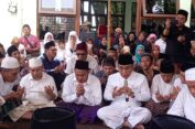 Gus Baha Pimpin Sholat Jenazah Nyai Hj. Nafisah Sahal