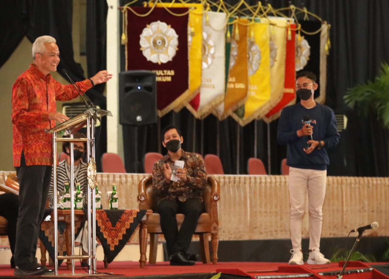 Serat Kalatidha Jadi Pesan Ganjar Sambut Anggota Baru Kagama