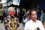 Cegah Inflasi, Ganjar Dampingi Jokowi Cek Harga Bahan Pokok di Pasar Tradisional