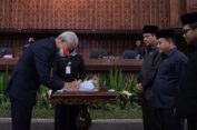 Sepekan Lebih Cepat, Ganjar-DPRD Jateng Teken RAPBD 2023