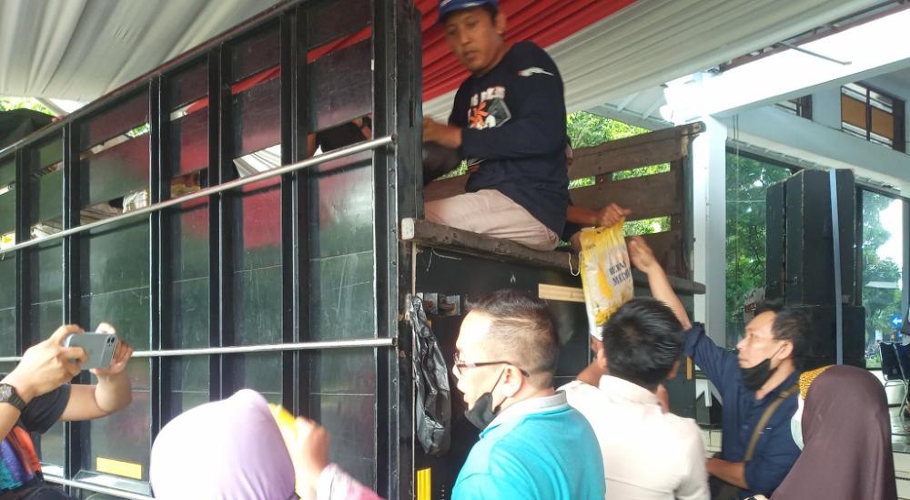 Jelang Nataru, Bulog Pastikan Pasokan Beras Aman Beberapa Bulan ke Depan