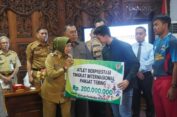 Pemecah Rekor Dunia, Atlet Panjat Tebing Terima Penghargaan dari Pemkab Batang