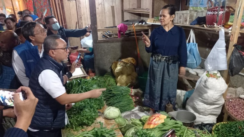 Mendag Zulkifli Hasan Pantau Harga Bahan Pokok di Pasar Sukorejo