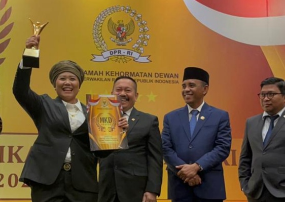 Berkontribusi Miningkatkan Citra DPR RI, Luluk Nur Hamidah : Raih Penghargaan MKD Award