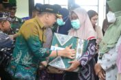 Pj Bupati Jepara Salurkan Bantuan Logistik untuk Warga Karimunjawa yang Terisolir
