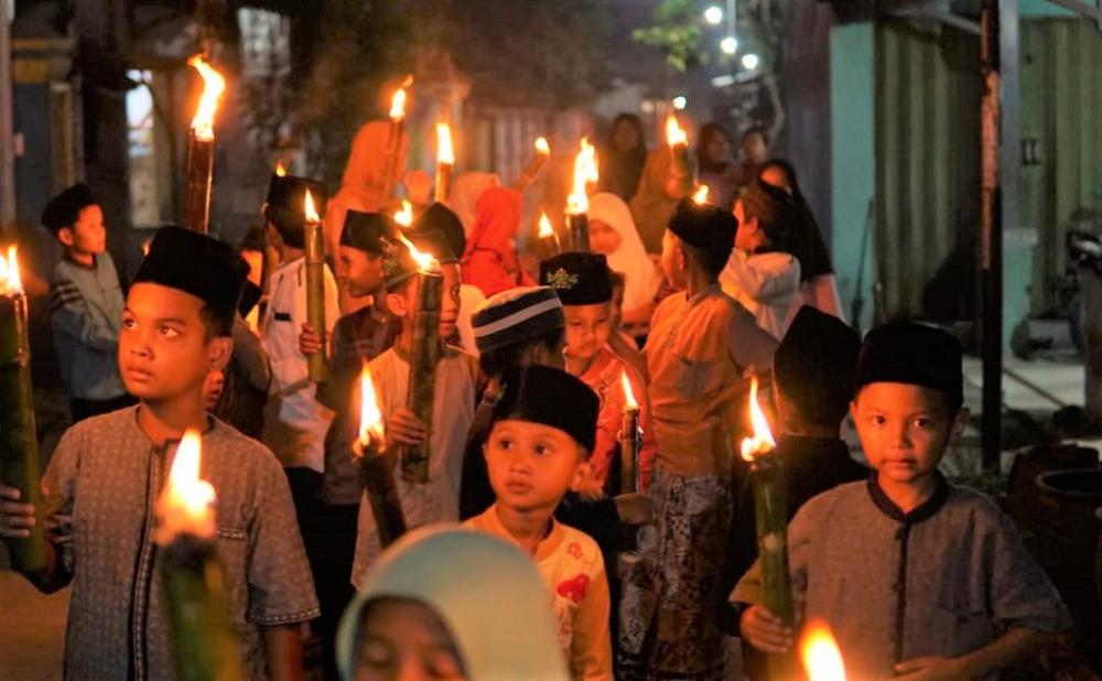 Semarakkan Harlah 1 Abad NU, Ratusan Pemuda Kalipucang Kulon Batang Gelar Pawai Obor