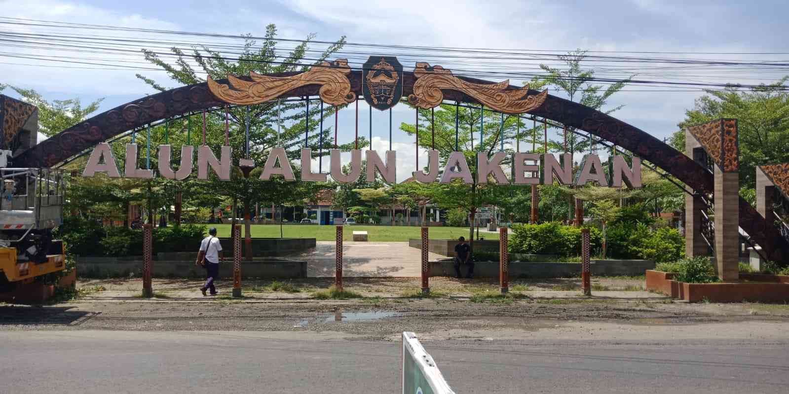 Dishub Pati Perbaiki Lampu Alun-Alun Jakenan