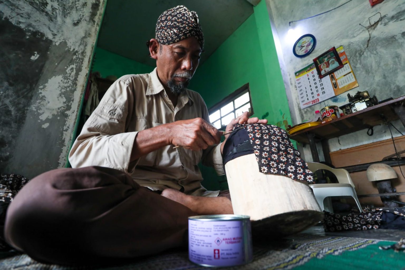 Kerajinan Blangkon Asal Batang Rambah Pasar Luar Jawa Berkat Lapak Ganjar