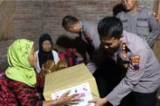 Uang Raib Digondol Maling, Nenek Sutama Terima Bantuan dari Kapolres Jepara